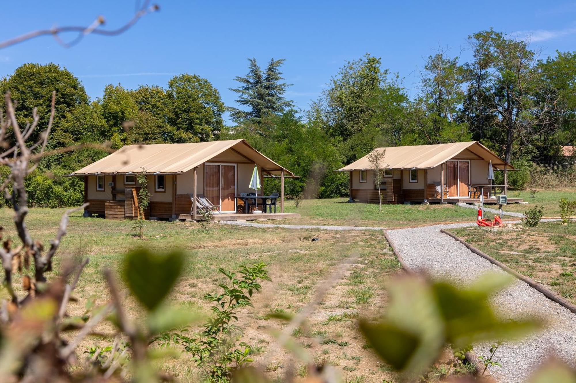 Camping Sites Et Paysages Les Pres Hauts 시스트롱 외부 사진
